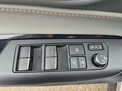 Certified 2023 Toyota Venza LE AWD/4WD image 15