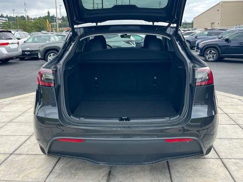 Used 2024 Tesla Model Y Long Range AWD/4WD image 12