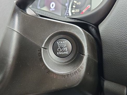 Used 2018 Jeep Renegade Latitude image 35