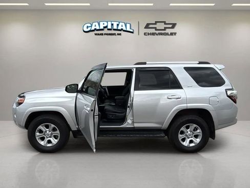 Used 2022 Toyota 4Runner SR5 Premium image 13