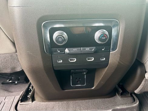 Used 2024 GMC Yukon XL SLT w/ SLT Luxury Package image 20