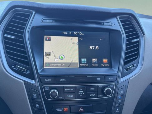 Used 2018 Hyundai Santa Fe SE image 16