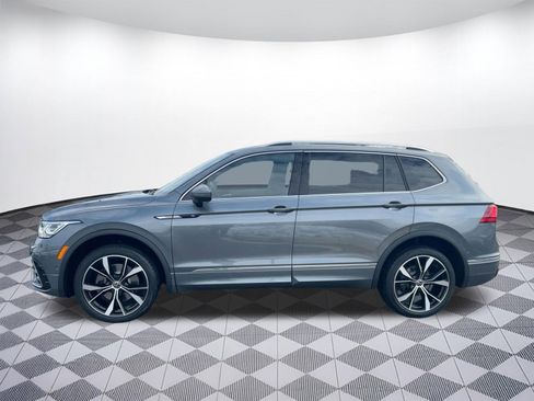 Certified 2022 Volkswagen Tiguan SEL R-Line image 2
