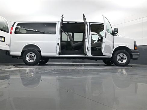 New 2025 GMC Savana 3500 LT w/ LT Preferred Equipment Group image 37