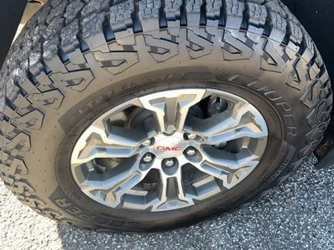 Used 2019 GMC Sierra 1500 SLE w/ SLE Value Package image 18