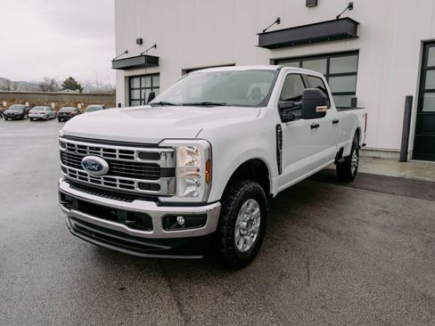 Used 2024 Ford F350 XLT image 3