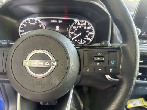 Used 2023 Nissan Rogue SV FWD image 17