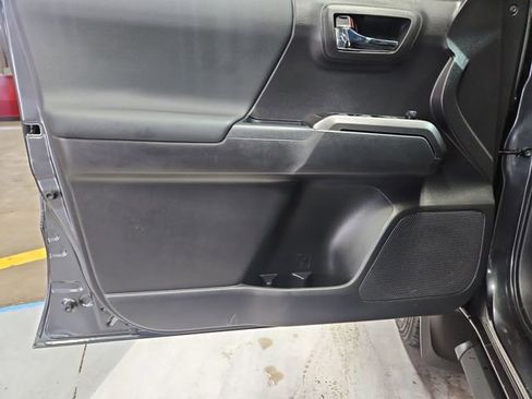 Used 2023 Toyota Tacoma TRD Sport image 10