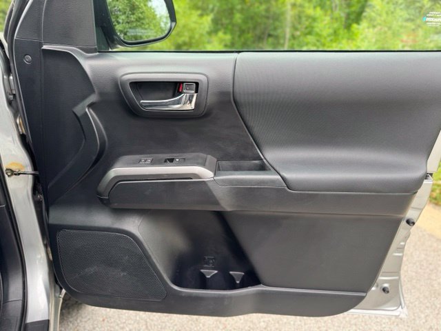 Used 2019 Toyota Tacoma TRD Off-Road AWD/4WD image 18
