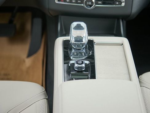 New 2026 Volvo XC90 B6 Plus w/ Protection Package Premier image 31