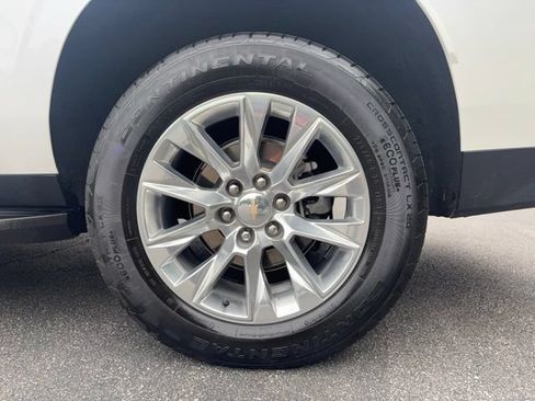 Used 2024 Chevrolet Suburban Premier w/ Premium Package AWD/4WD image 16