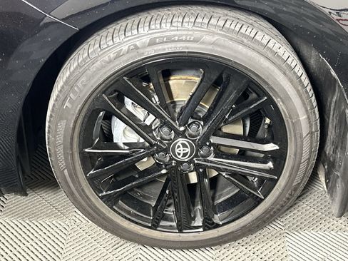 Used 2025 Toyota Camry SE w/ Convenience Package image 10