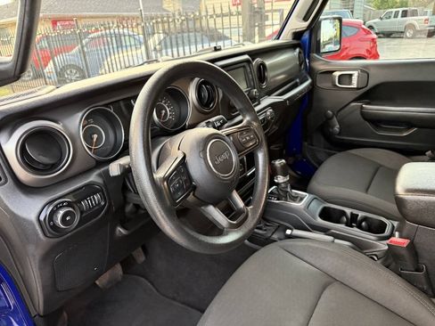 Used 2020 Jeep Wrangler Unlimited Sport AWD/4WD image 3