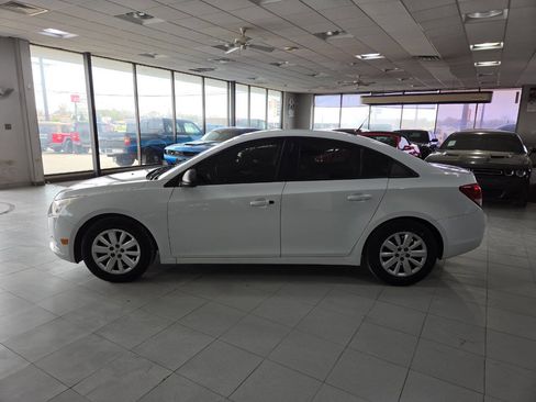 Used 2013 Chevrolet Cruze LS image 4