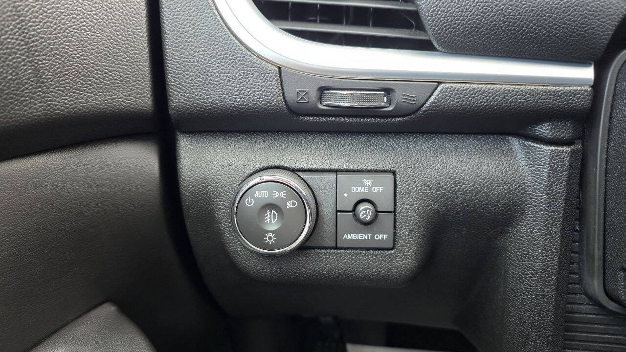Used 2016 Chevrolet Traverse LT w/ Style and Technology Package FWD image 27
