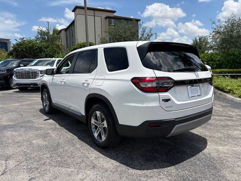 Used 2025 Honda Pilot EX-L image 11