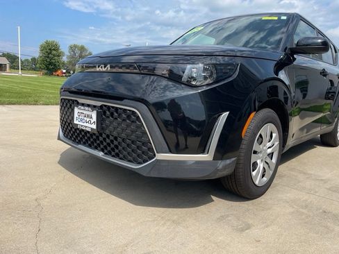 Used 2025 Kia Soul LX FWD image 14