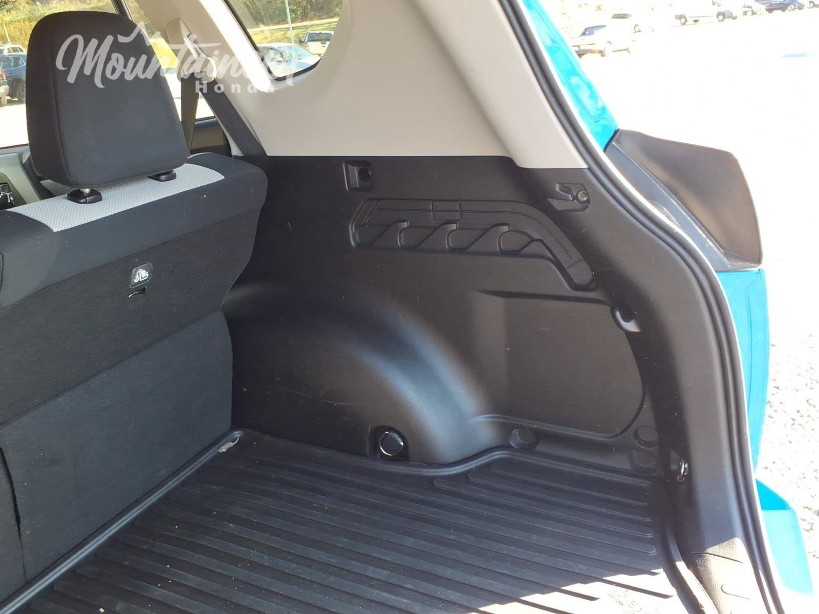 Used 2017 Toyota RAV4 XLE AWD/4WD image 24
