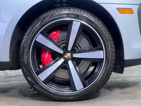 Certified 2024 Porsche Macan GTS image 13
