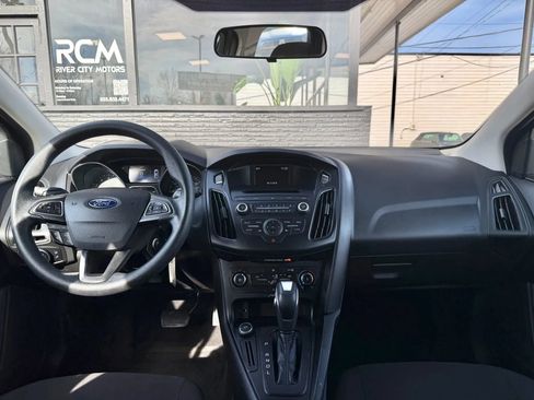 Used 2015 Ford Focus SE image 25