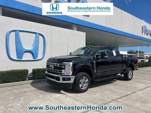 Used 2025 Ford F250 XLT image 1