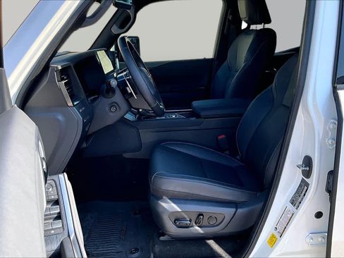 Used 2025 Lexus GX 550 w/ Accessory Package (2T) AWD/4WD image 10
