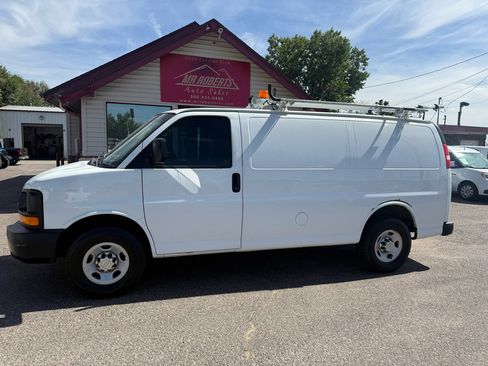 Used 2010 Chevrolet Express 2500 image 5