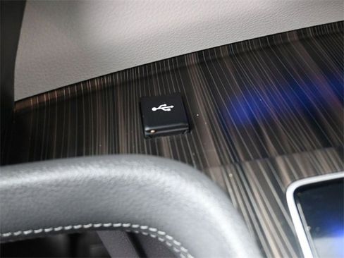 Used 2021 Toyota Sienna Limited image 6