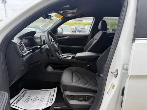 Used 2024 Volkswagen Atlas Cross Sport SE AWD/4WD image 31