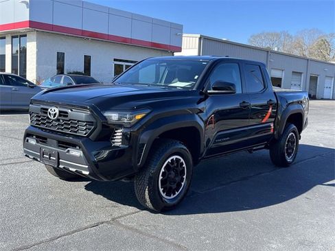 Used 2024 Toyota Tacoma TRD Off-Road image 7