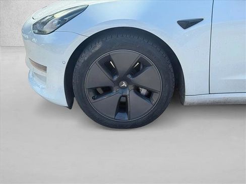 Used 2022 Tesla Model 3 RWD image 9