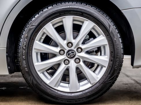 Used 2018 Toyota Camry LE image 33