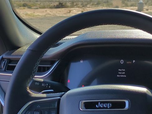 Used 2023 Jeep Grand Cherokee Altitude image 19