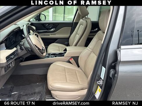 Used 2022 Lincoln Corsair AWD w/ Premium Package image 11