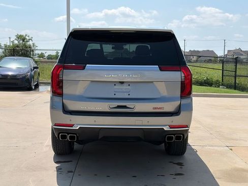 Used 2025 GMC Yukon XL Denali AWD/4WD image 8