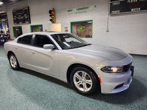 Used 2021 Dodge Charger SXT w/ Leather Interior Group image 4