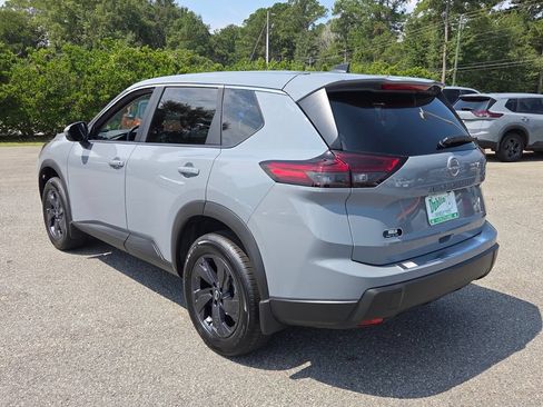 New 2026 Nissan Rogue SV FWD image 8