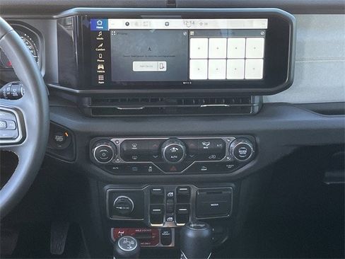 Used 2024 Jeep Wrangler Unlimited image 16