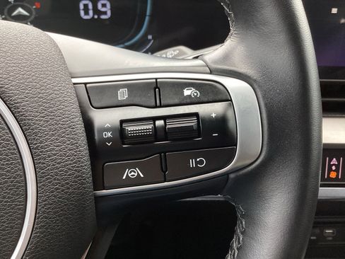 Used 2025 Kia Sportage EX image 18