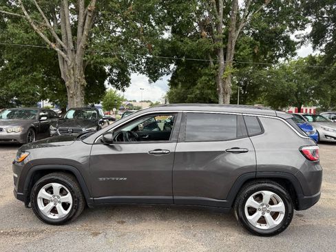 Used 2019 Jeep Compass Latitude FWD image 7