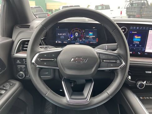 Used 2025 Chevrolet Suburban Z71 image 35