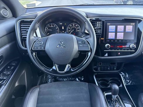 Used 2020 Mitsubishi Outlander LE AWD/4WD image 13