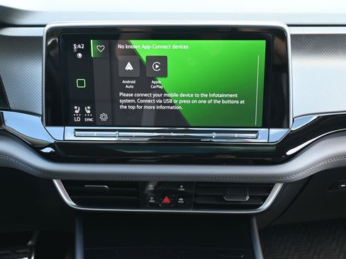 Used 2024 Volkswagen Atlas Peak Edition SE image 25