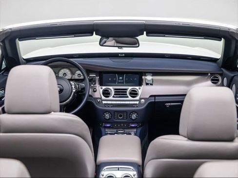 Used 2020 Rolls-Royce Dawn RWD image 28