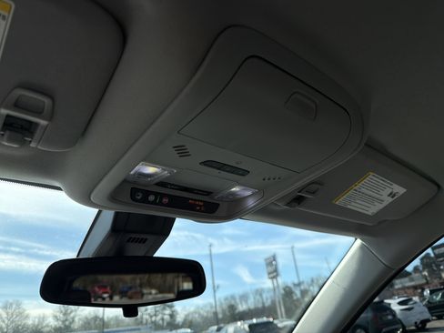 Used 2020 Chevrolet Equinox LT image 26