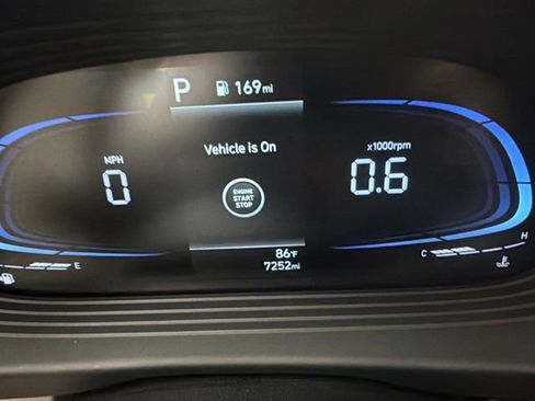 Used 2025 Hyundai Venue SEL FWD image 21