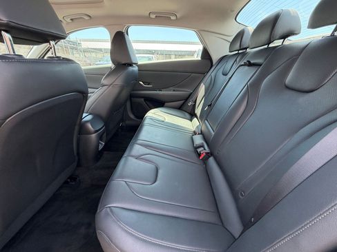 Used 2025 Hyundai Elantra Limited FWD image 27