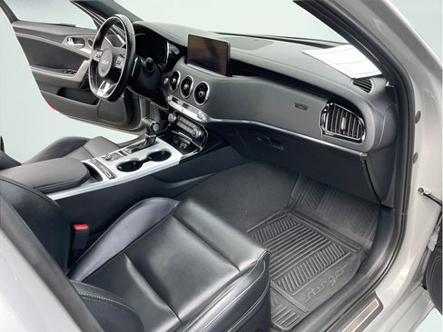 Used 2022 Kia Stinger GT1 AWD/4WD image 17