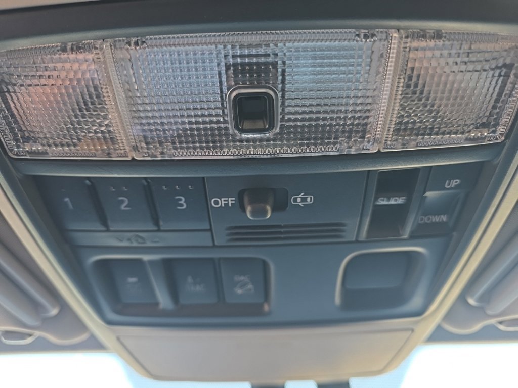 Used 2017 Toyota 4Runner Limited AWD/4WD image 25