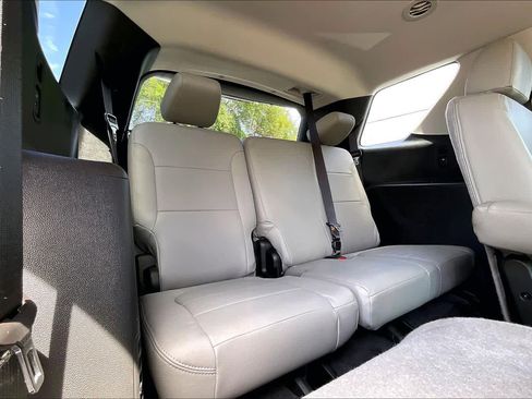 Used 2020 Chevrolet Traverse LT image 27